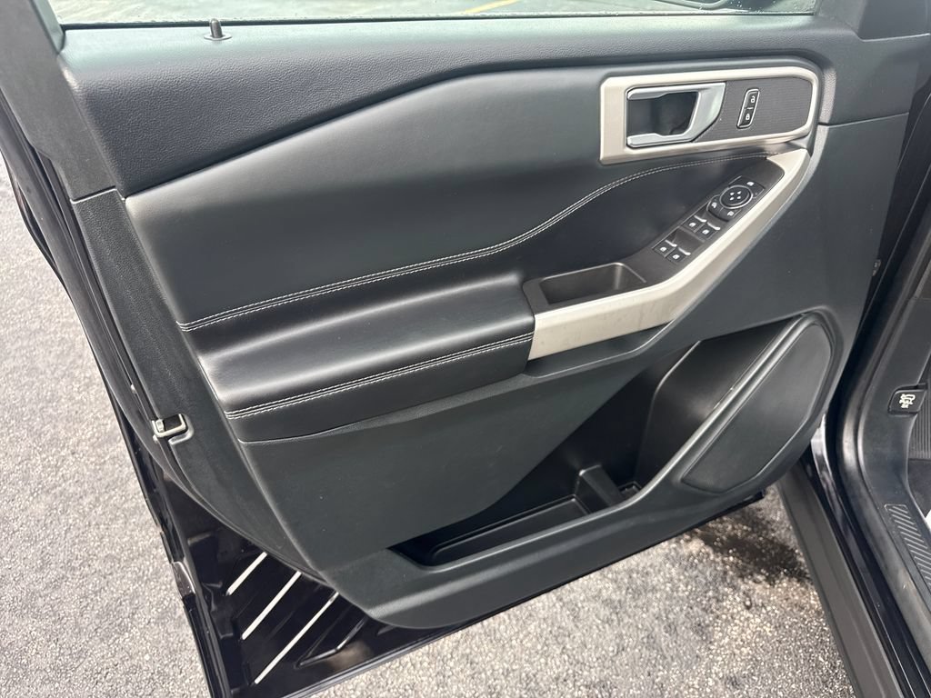 Used 2024 Ford Explorer XLT AWD/4WD image 14