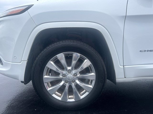 Used 2018 Jeep Cherokee Overland w/ Technology Group AWD/4WD image 12