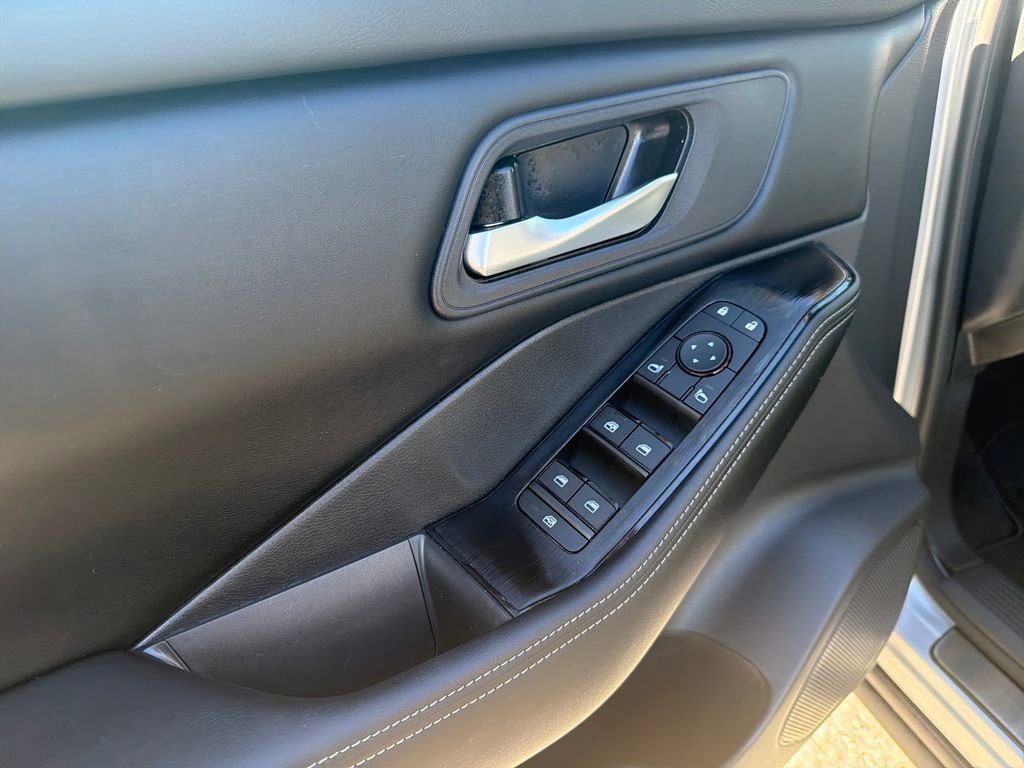 Used 2024 Nissan Rogue SV image 16