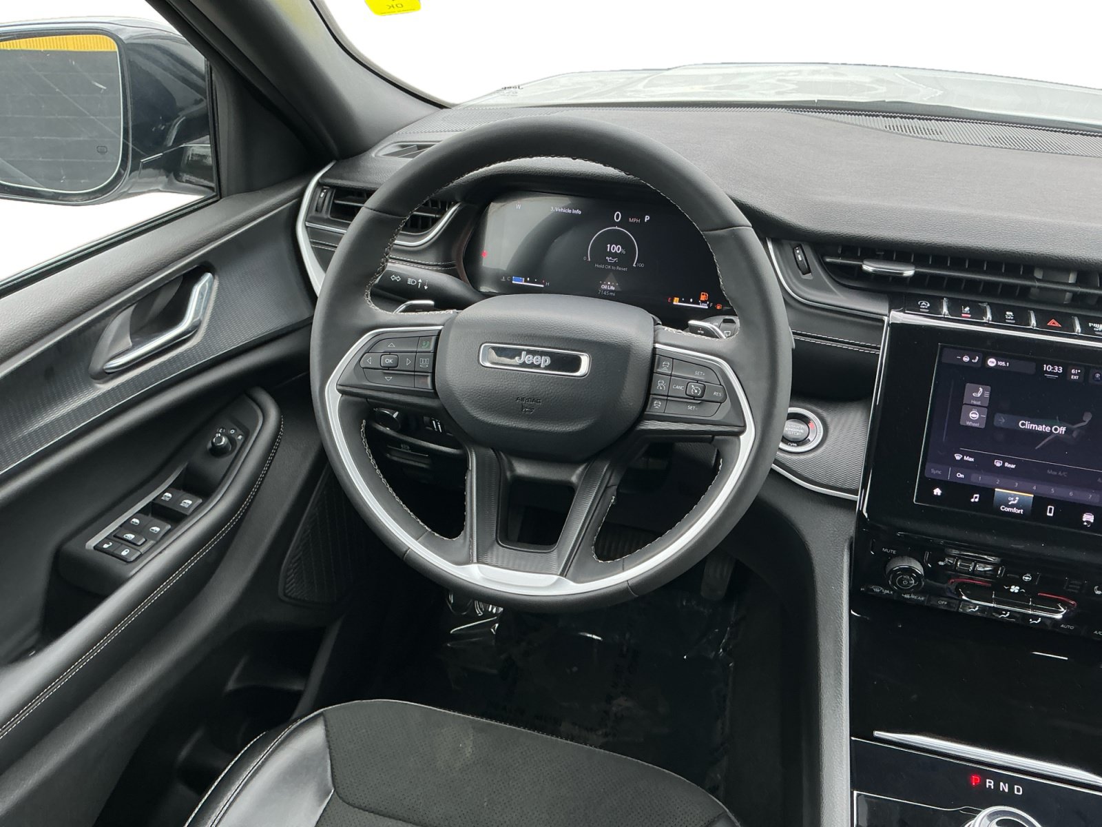 Used 2025 Jeep Grand Cherokee Altitude RWD image 11