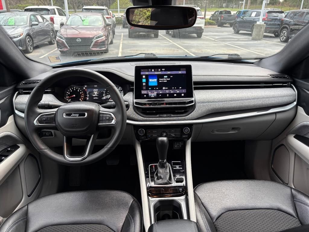 Used 2024 Jeep Compass Latitude image 8