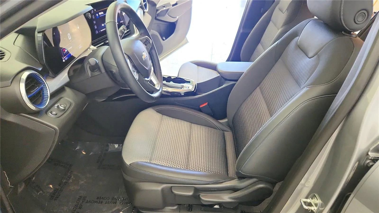 Used 2024 Chevrolet Trax LT w/ Driver Confidence Package FWD image 23
