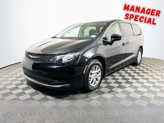 Used 2022 Chrysler Voyager LX FWD image 4