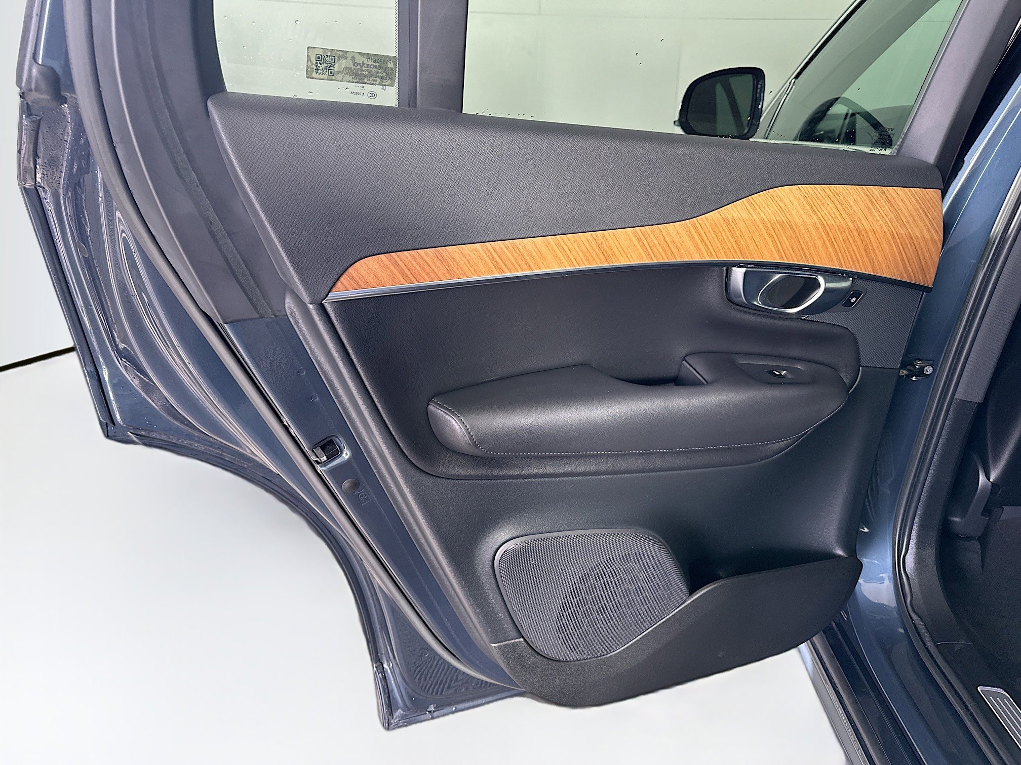 Used 2023 Volvo XC90 B6 Plus image 27