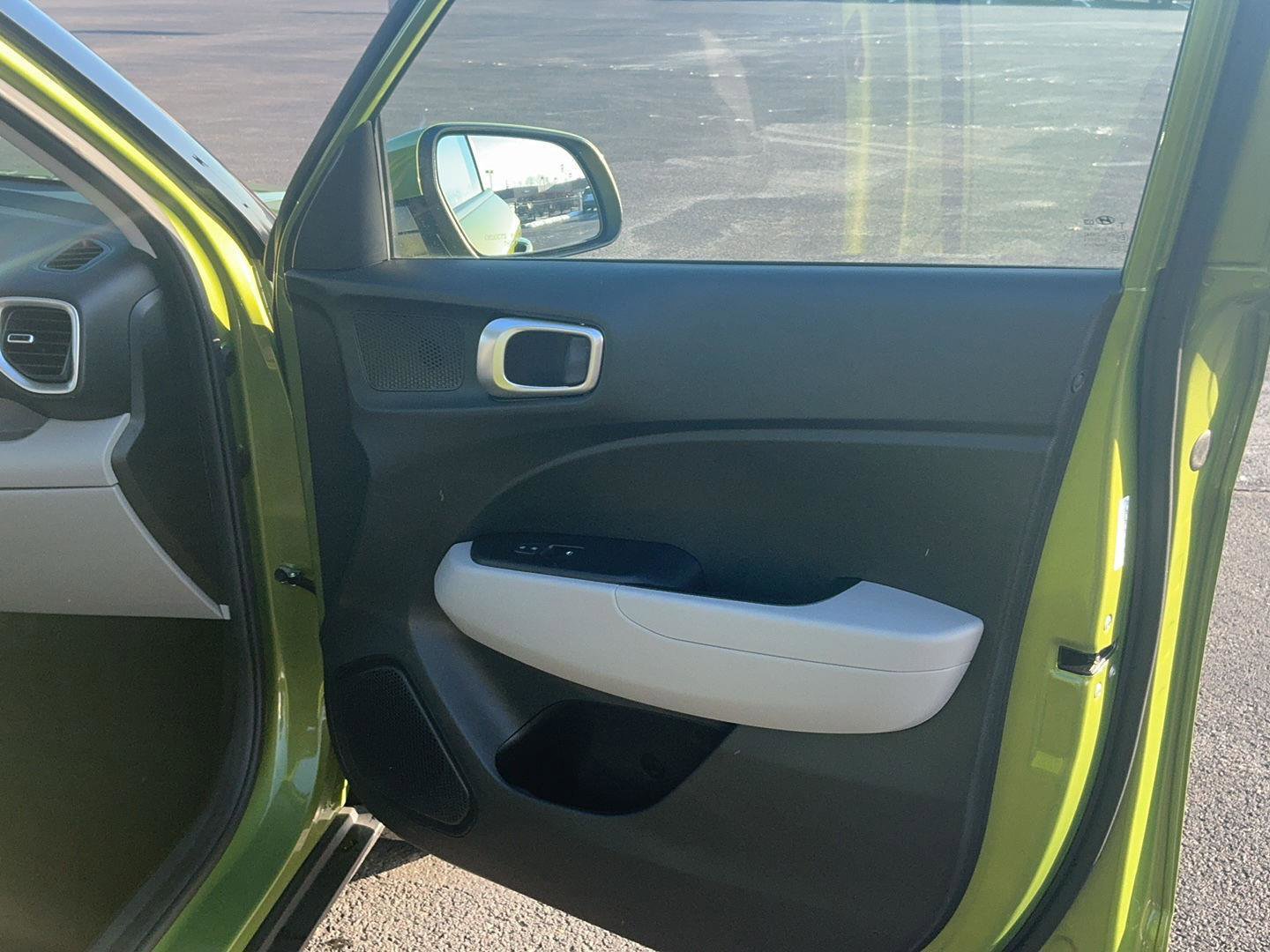 Certified 2024 Hyundai Venue SEL image 27