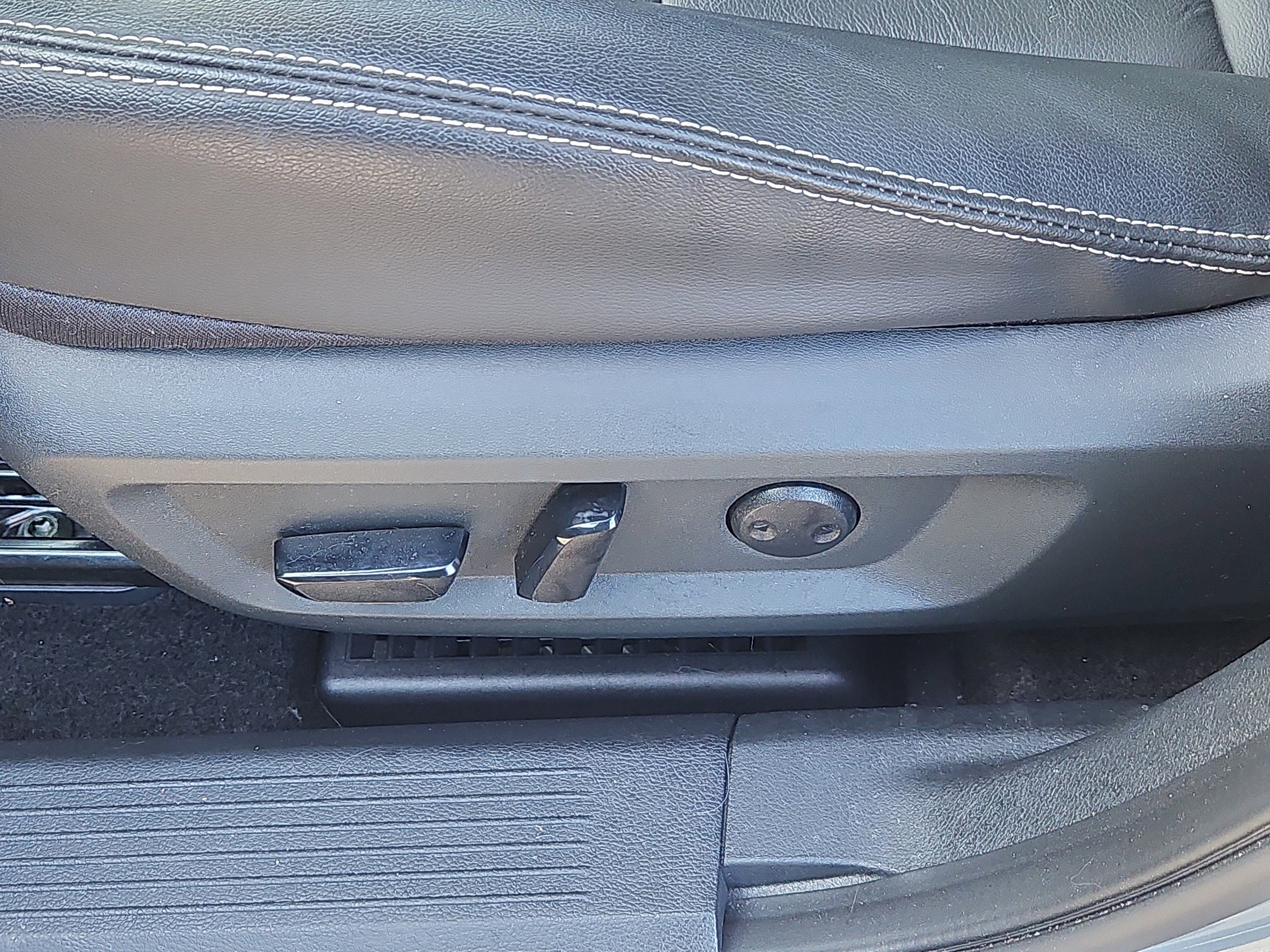 Used 2023 Nissan Rogue SL w/ SL Premium Package image 17