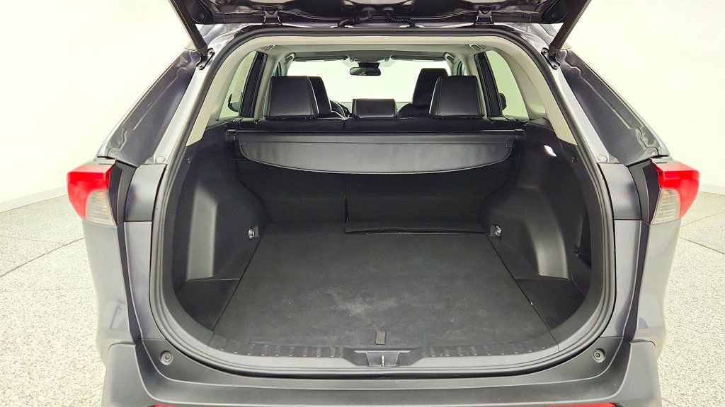 Used 2021 Toyota RAV4 XLE Premium image 21