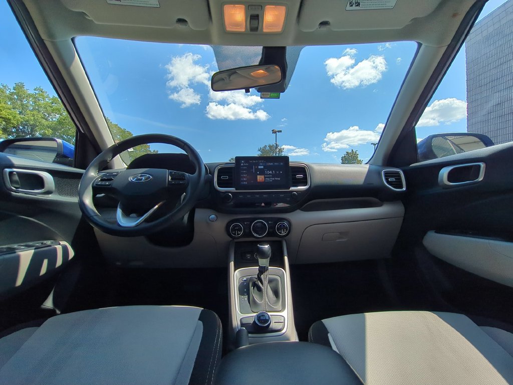 Used 2025 Hyundai Venue SEL FWD image 25