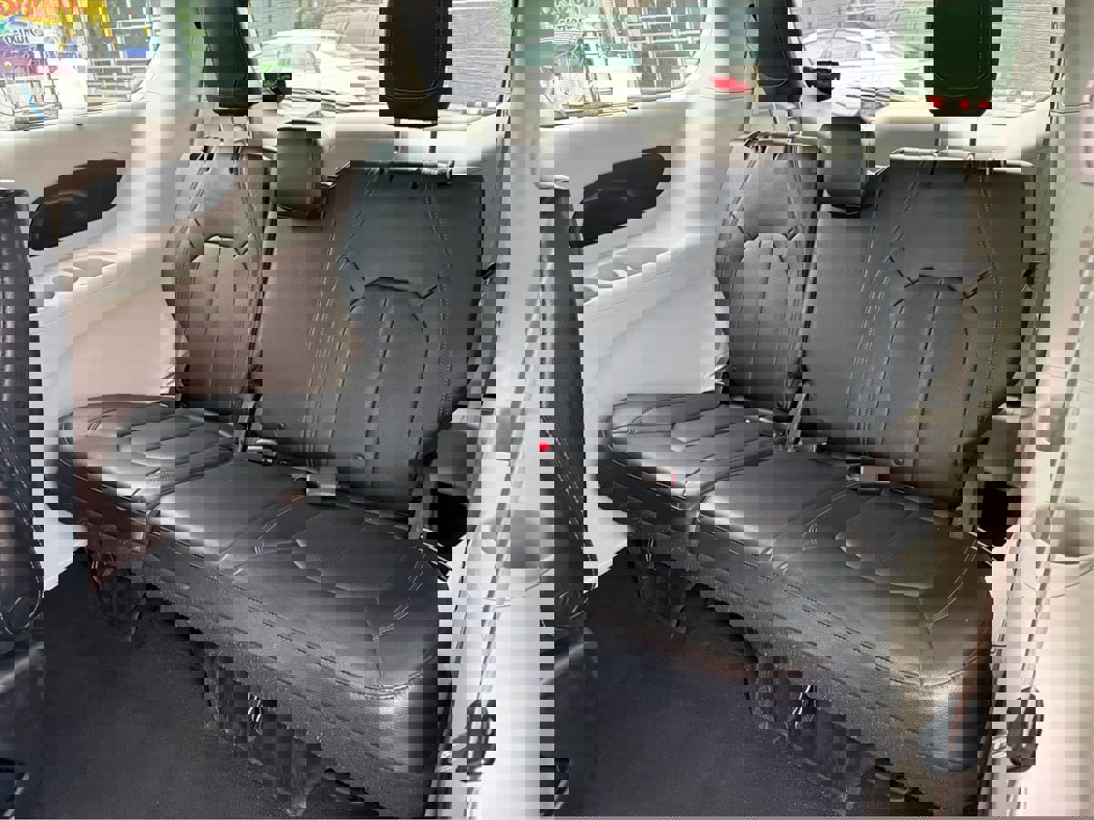 Used 2021 Chrysler Pacifica Touring-L image 42