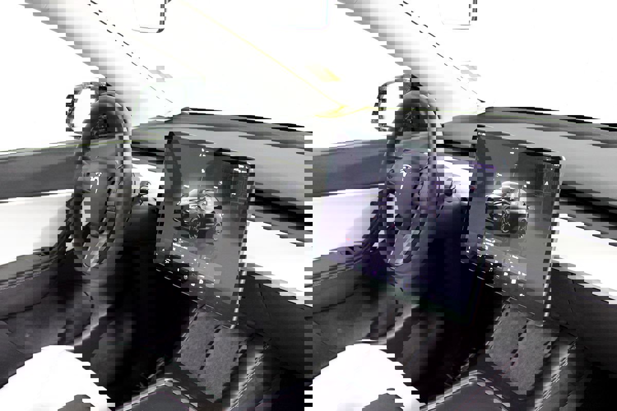 Used 2022 Tesla Model Y Performance image 12