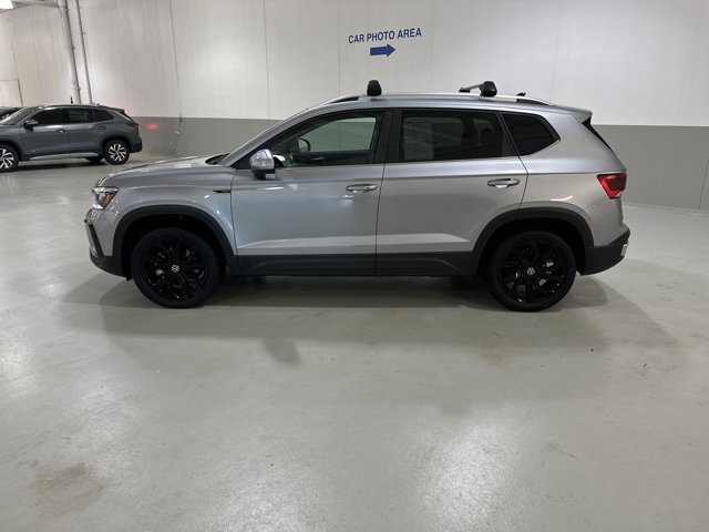 Certified 2023 Volkswagen Taos SE image 5