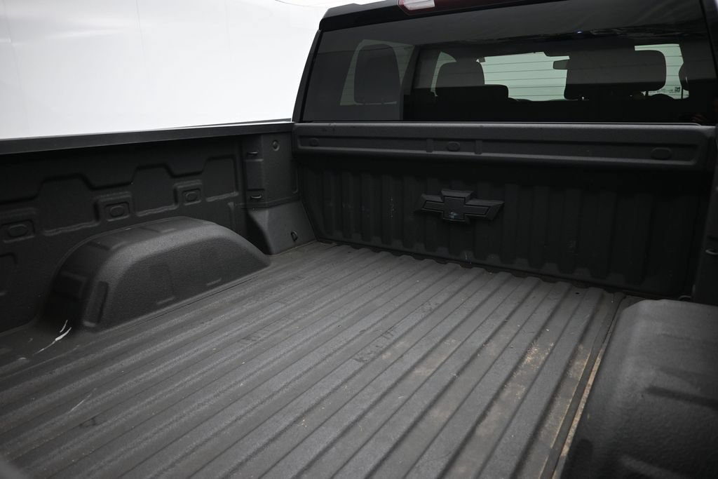 Used 2021 Chevrolet Silverado 1500 LT AWD/4WD image 2