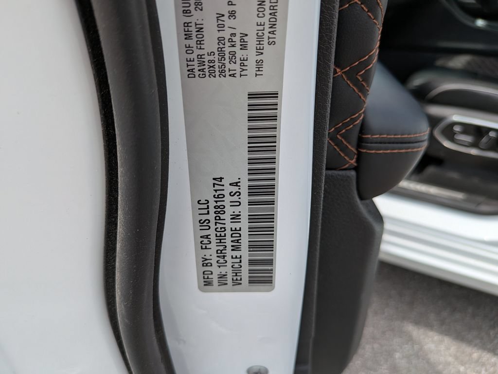Used 2023 Jeep Grand Cherokee Summit AWD/4WD image 31