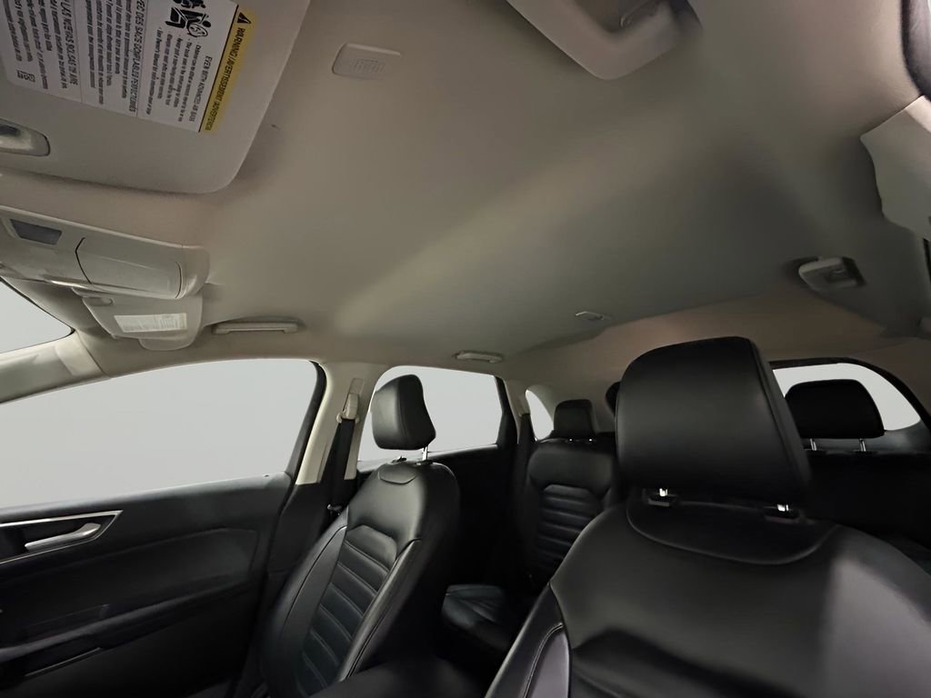 Used 2022 Ford Edge SEL image 16