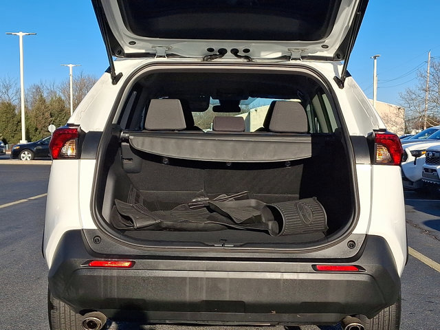Used 2022 Toyota RAV4 XLE image 29