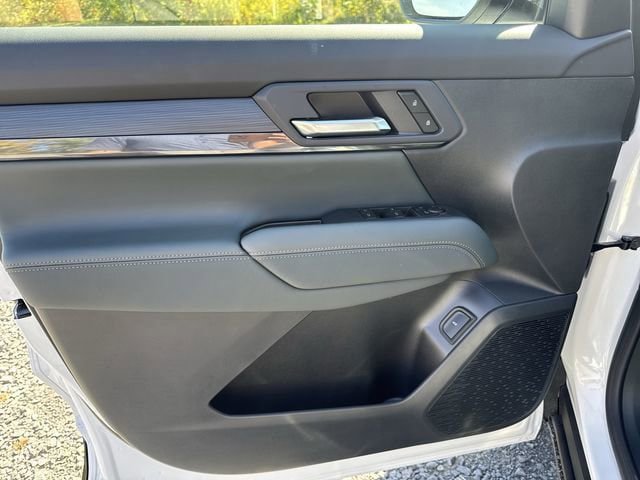 New 2026 GMC Terrain AT4 w/ LPO, Floor Liner Package AWD/4WD image 23
