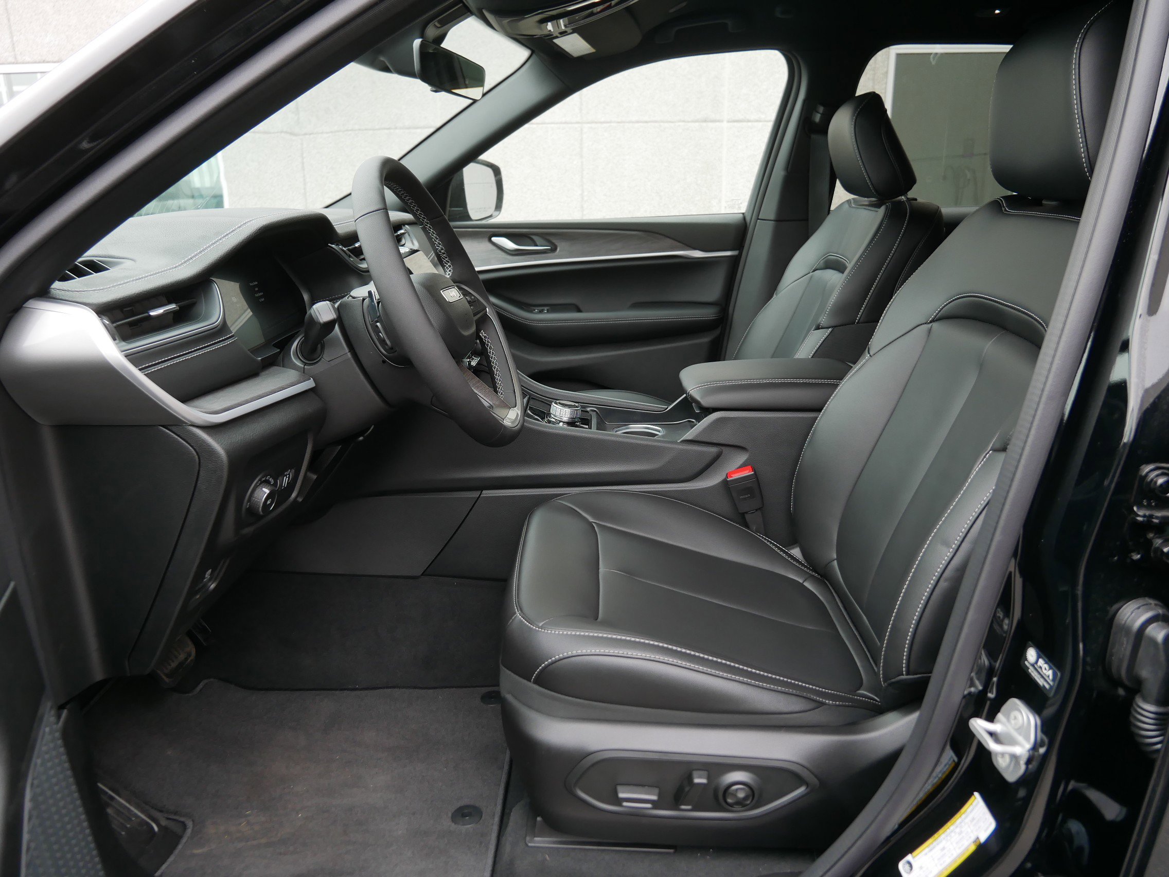 New 2025 Jeep Grand Cherokee Limited image 6