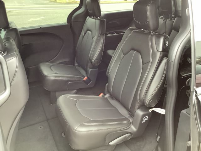 New 2026 Chrysler Pacifica Select w/ S Appearance Package image 9