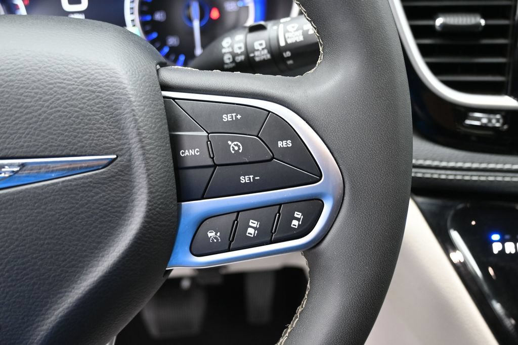 Used 2024 Chrysler Pacifica Touring-L FWD image 20