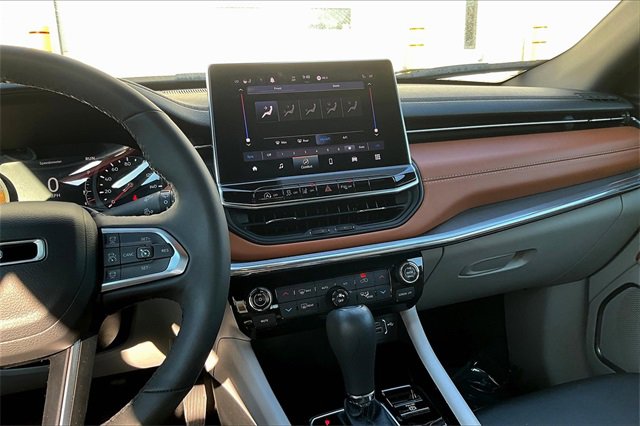 Certified 2023 Jeep Compass Limited image 6