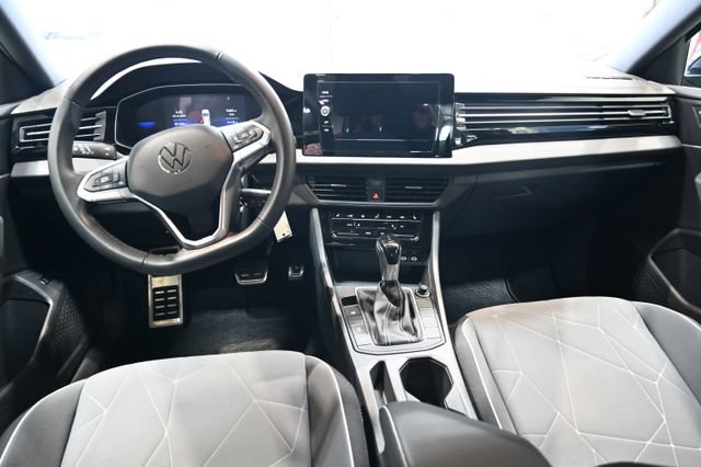 Used 2025 Volkswagen Jetta Sport image 12