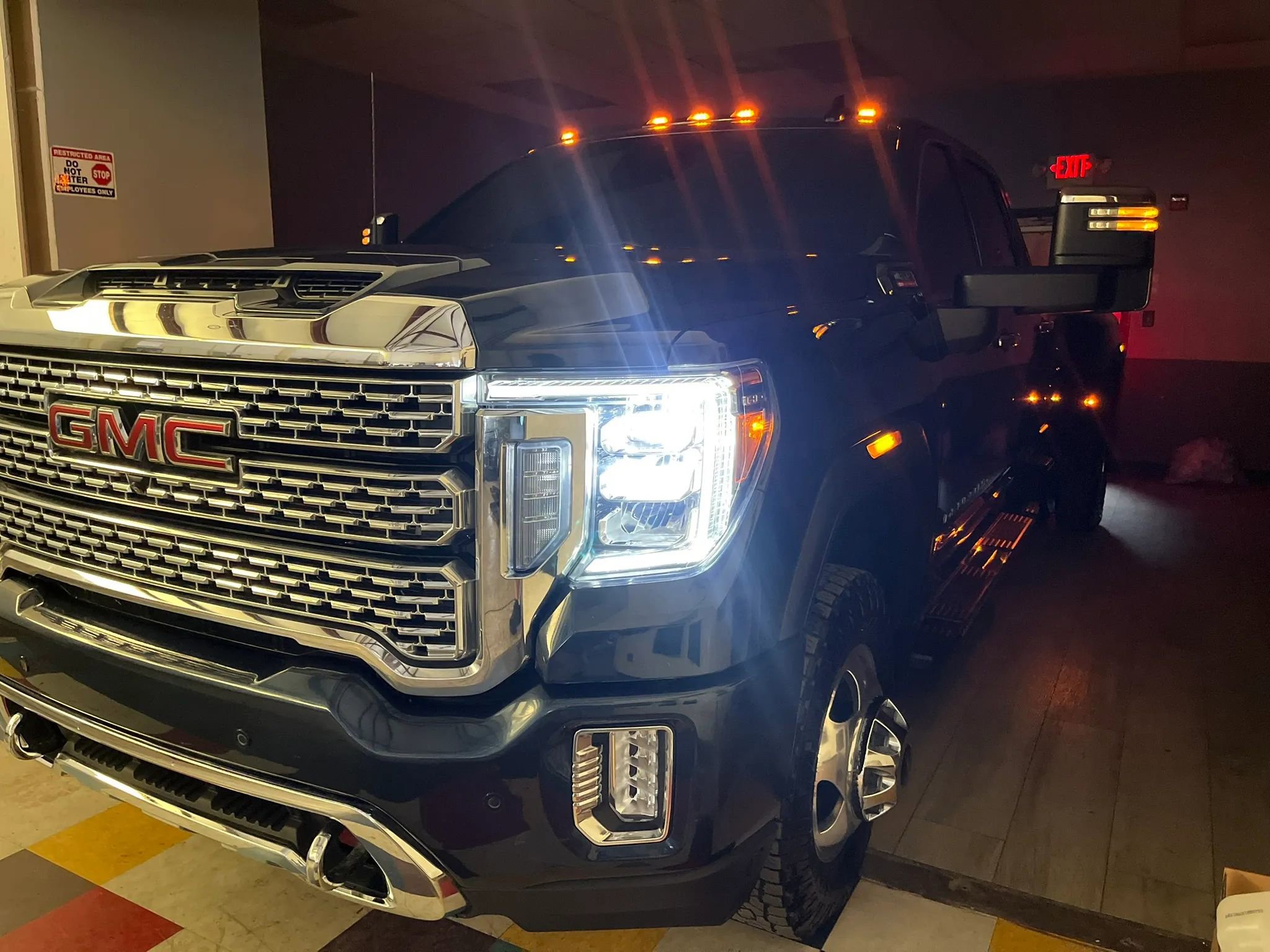 Used 2023 GMC Sierra 3500 Denali w/ Denali Ultimate Package AWD/4WD image 16