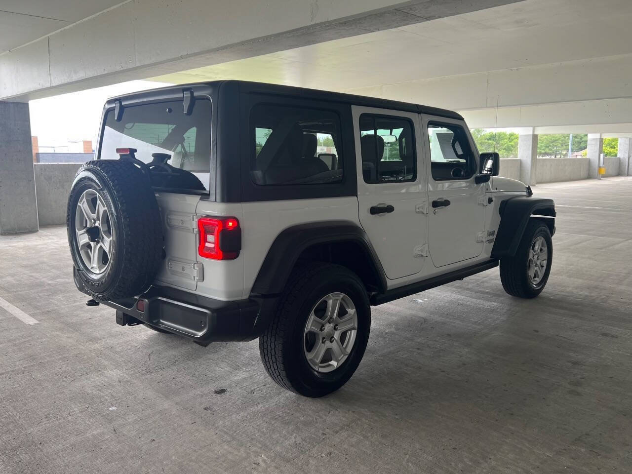 Used 2018 Jeep Wrangler Unlimited Sport S AWD/4WD image 12