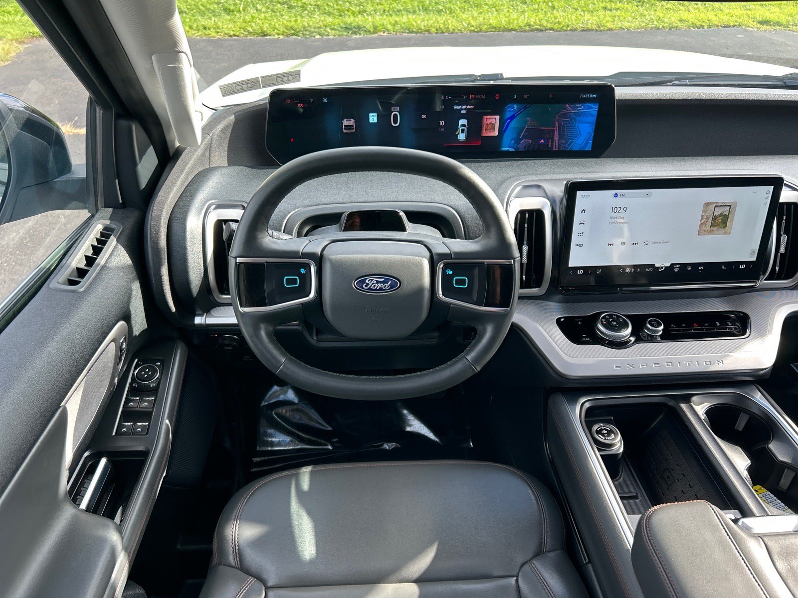Certified 2025 Ford Expedition Active AWD/4WD image 2