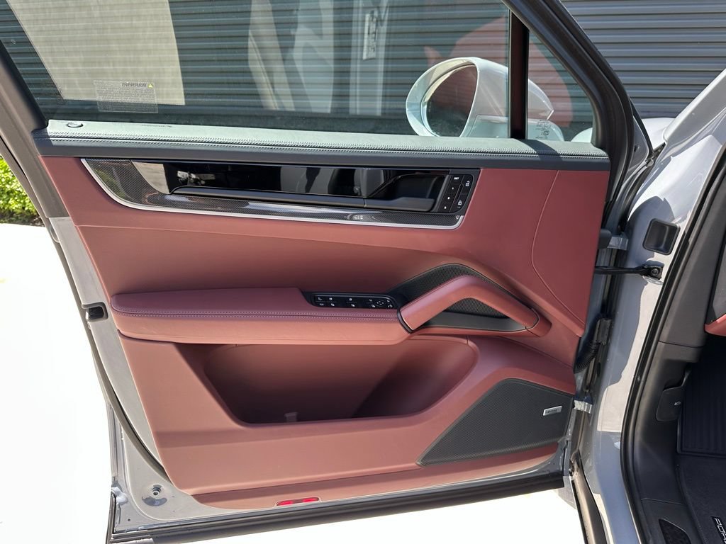 Certified 2025 Porsche Cayenne Turbo AWD/4WD image 14