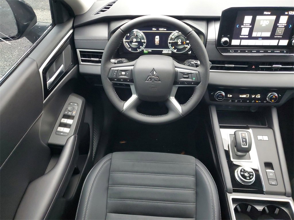New 2025 Mitsubishi Outlander SE image 11