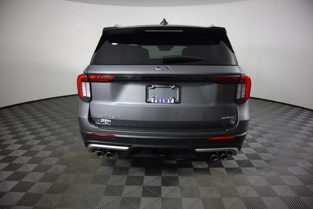 Used 2025 Ford Explorer Platinum w/ Ultimate Package AWD/4WD image 4