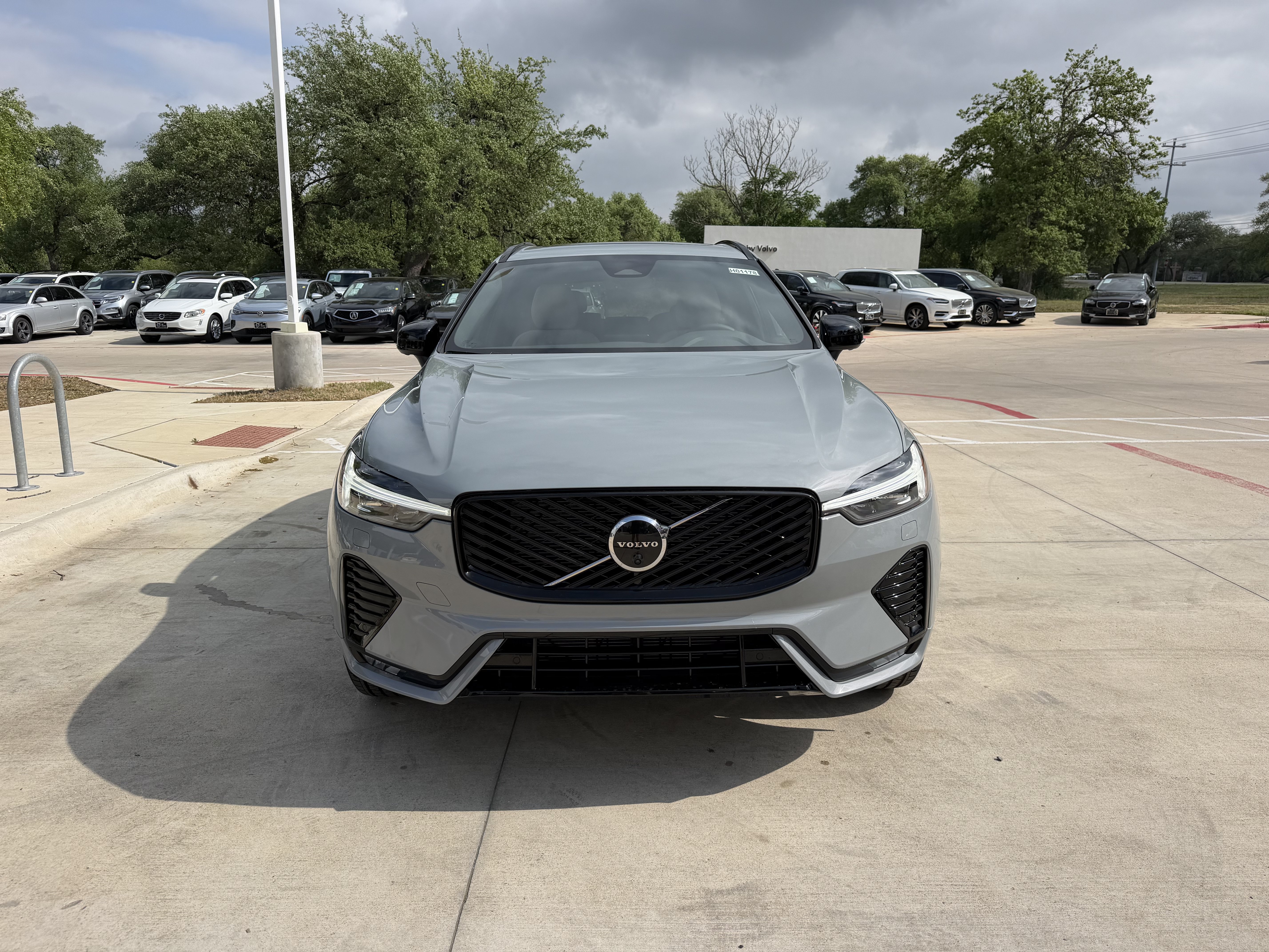 New 2026 Volvo XC60 B5 Plus w/ Protection Package Premier AWD/4WD image 6