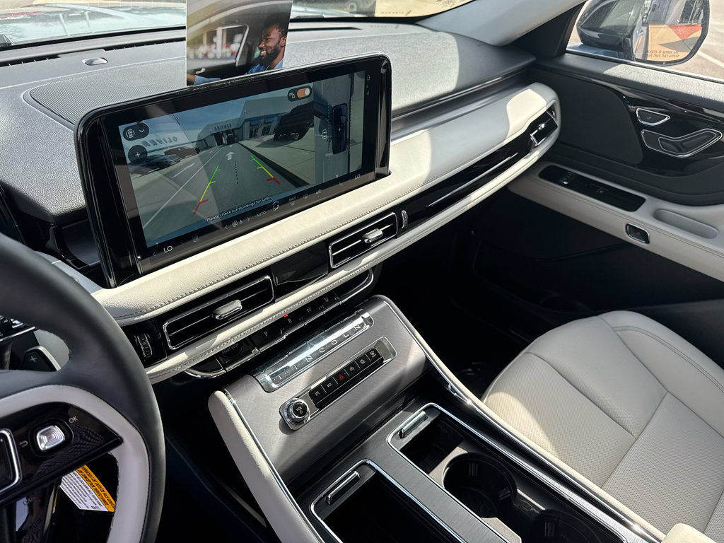 New 2026 Lincoln Aviator AWD image 32