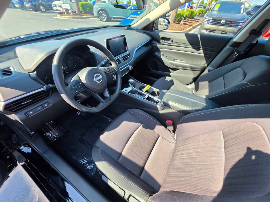Certified 2025 Nissan Altima 2.5 S FWD image 14
