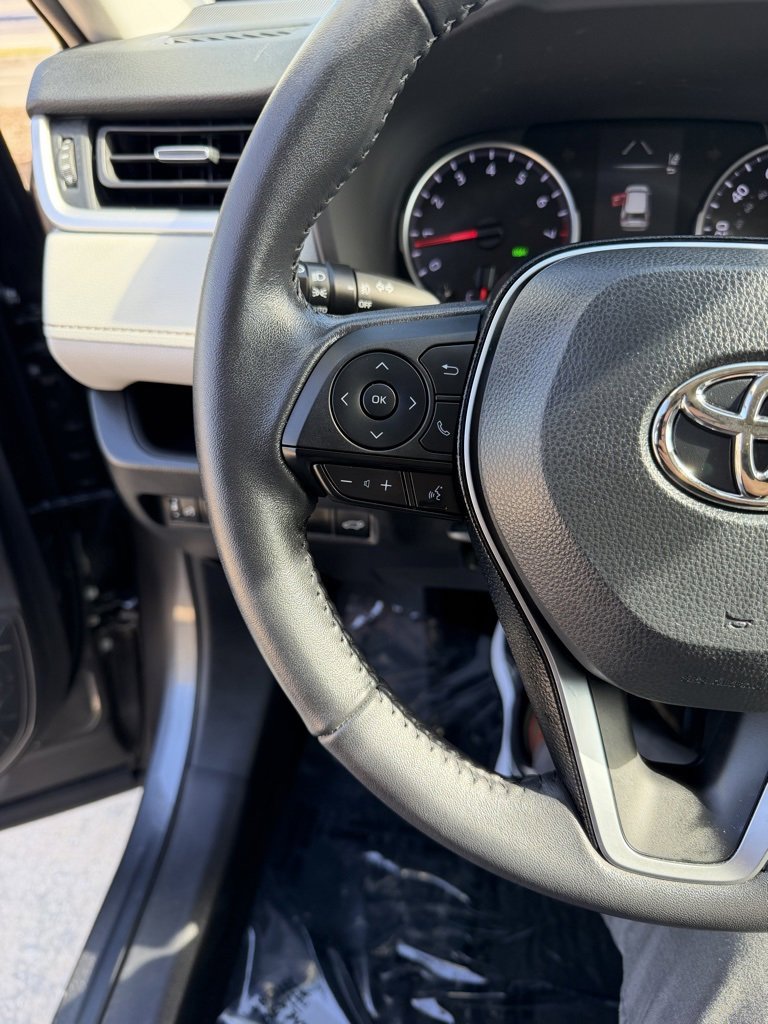 Used 2021 Toyota RAV4 XLE Premium image 22