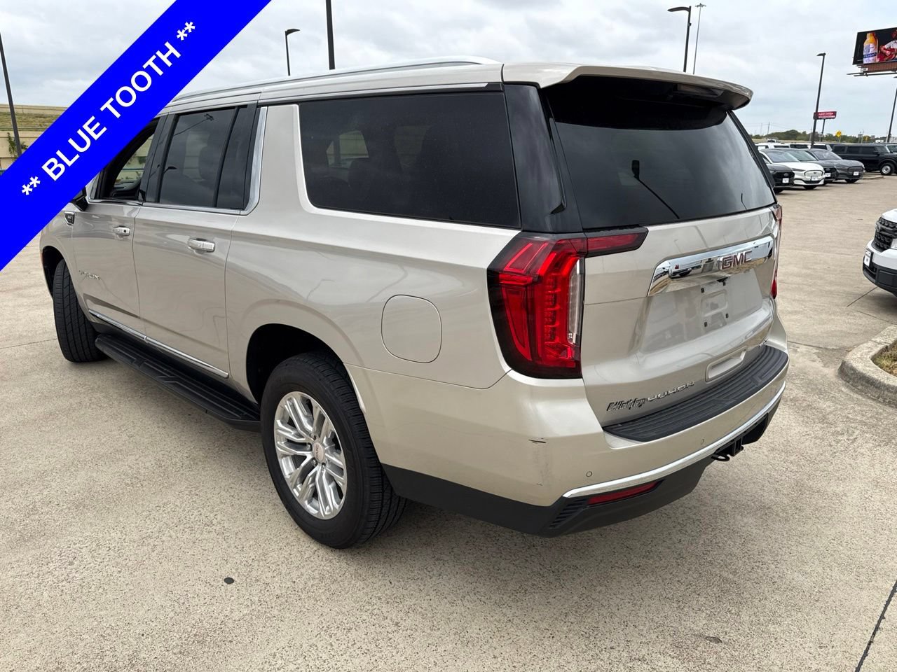Used 2023 GMC Yukon XL SLT w/ SLT Luxury Package AWD/4WD image 8