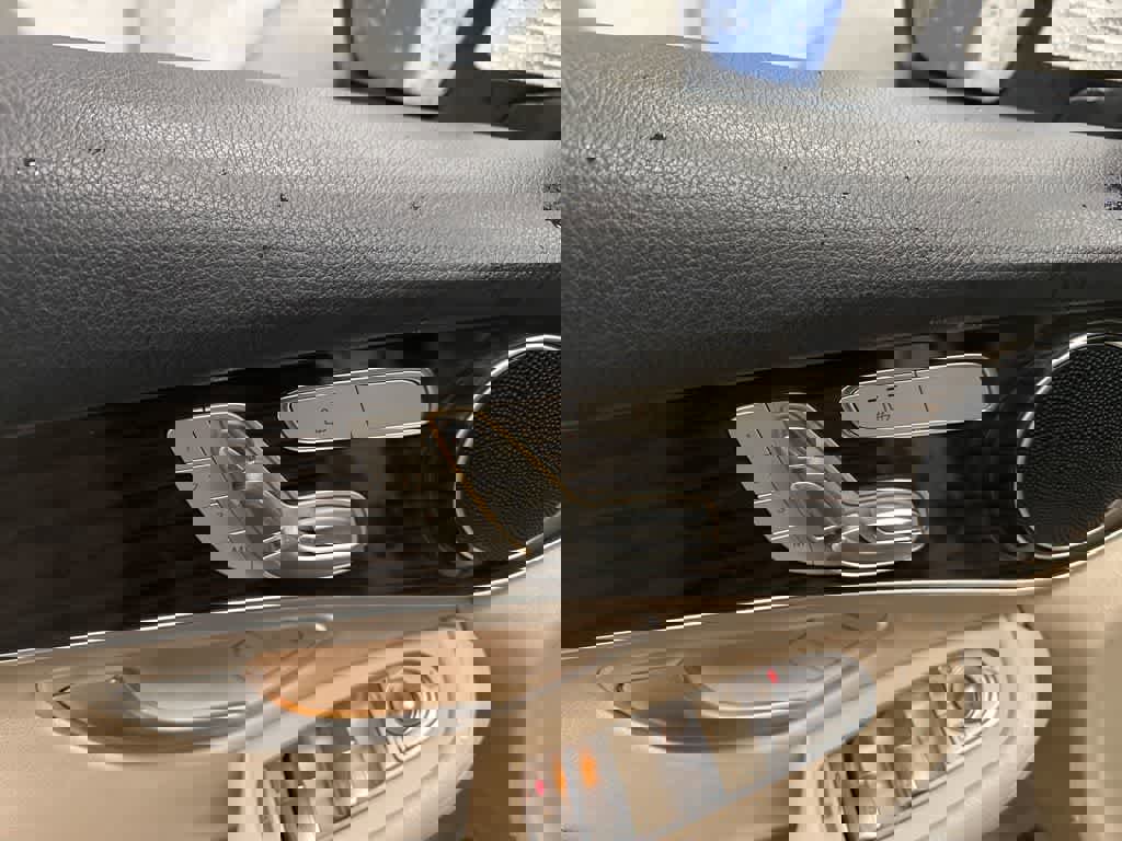 Used 2021 Mercedes-Benz GLC 300 4MATIC image 29