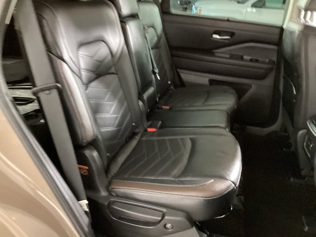 Used 2023 Nissan Pathfinder Platinum w/ Cargo Package AWD/4WD image 22