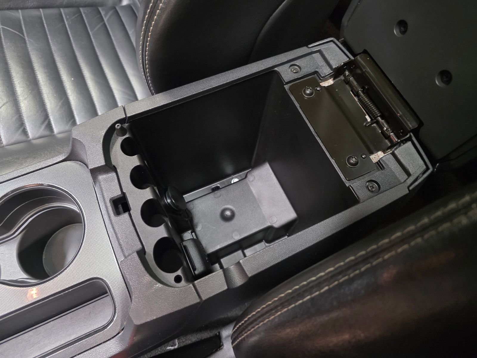 Used 2010 Dodge Challenger R/T RWD image 40