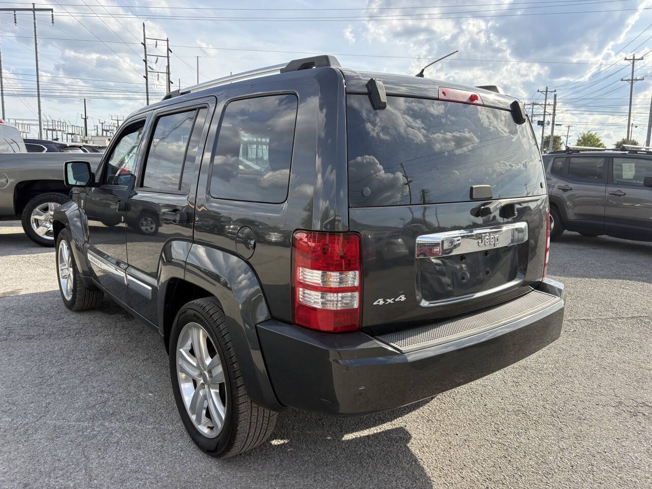 Used 2011 Jeep Liberty Sport AWD/4WD image 9