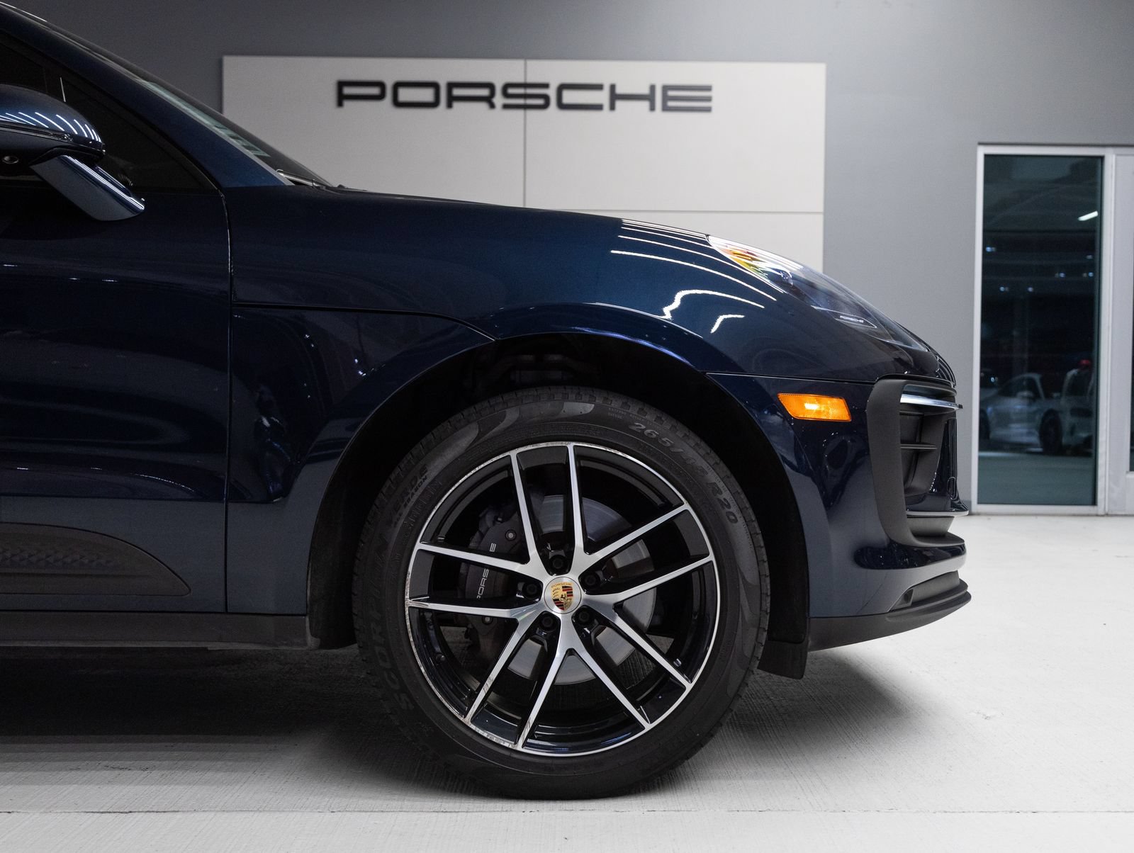 Certified 2023 Porsche Macan AWD/4WD image 11