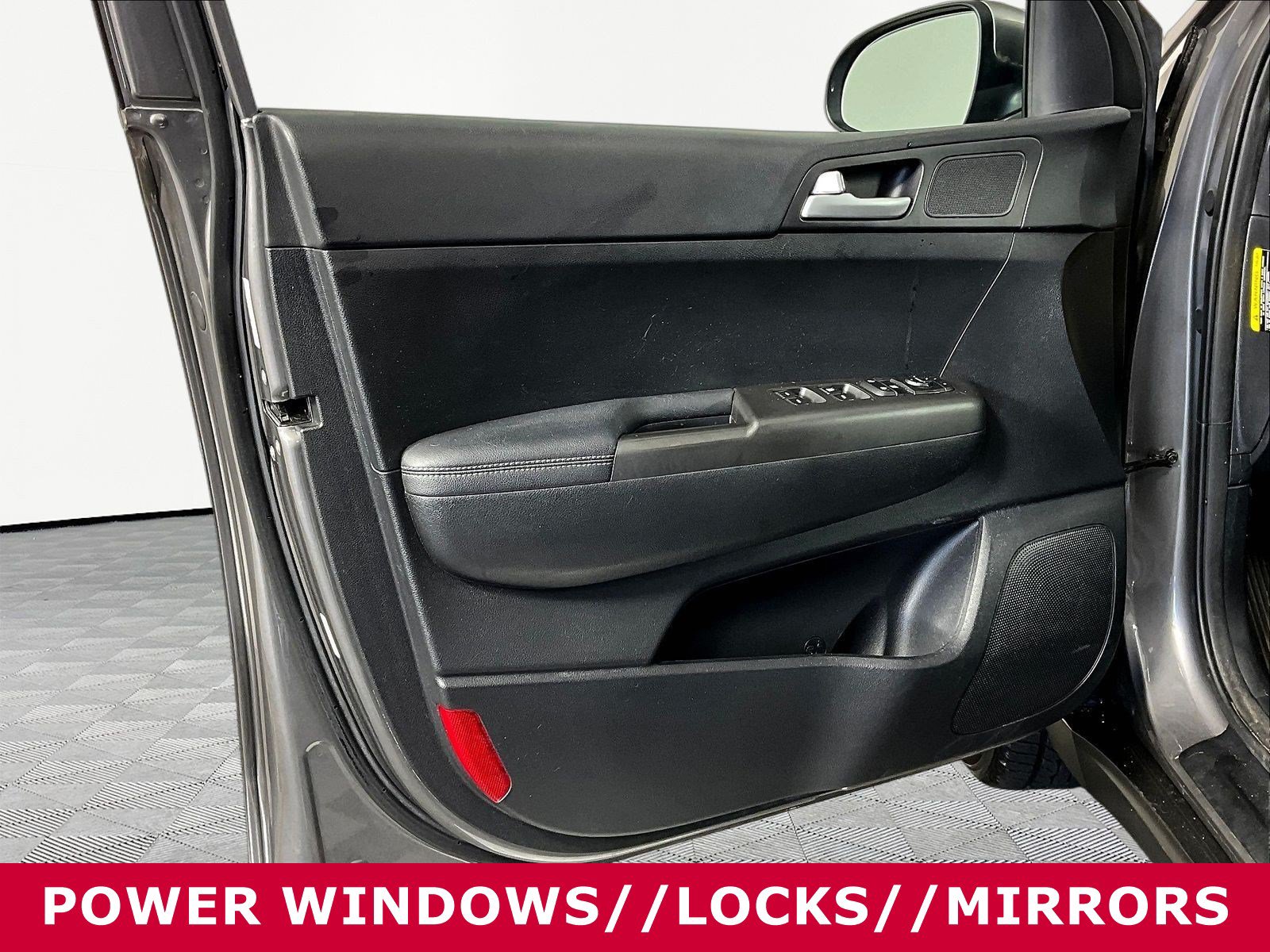 Used 2018 Kia Sportage LX FWD image 19