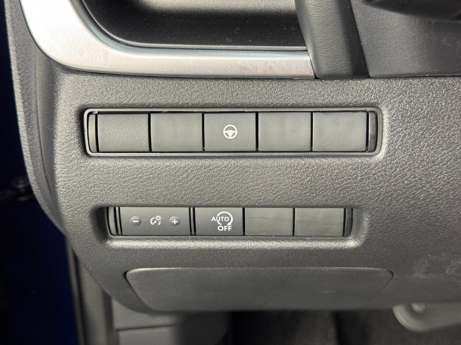 Used 2023 Nissan Rogue SV FWD image 16