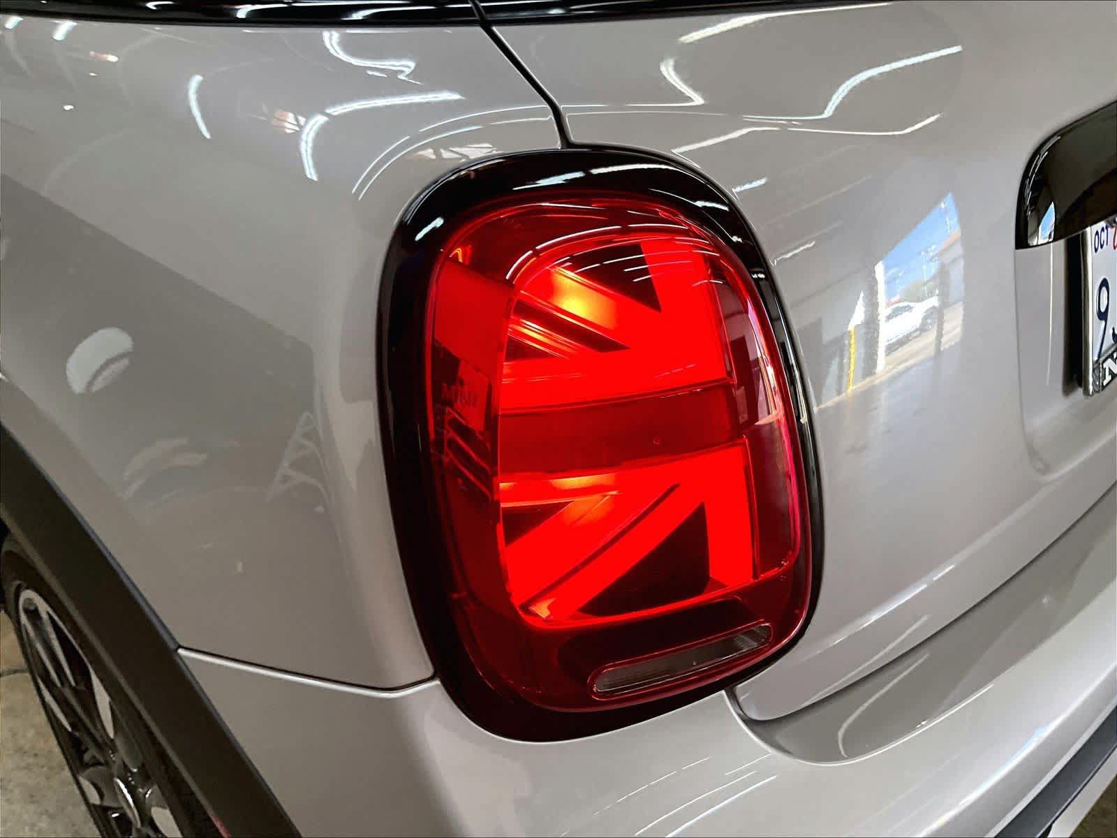 Used 2024 MINI Cooper S w/ Signature Upholstery Package FWD image 32