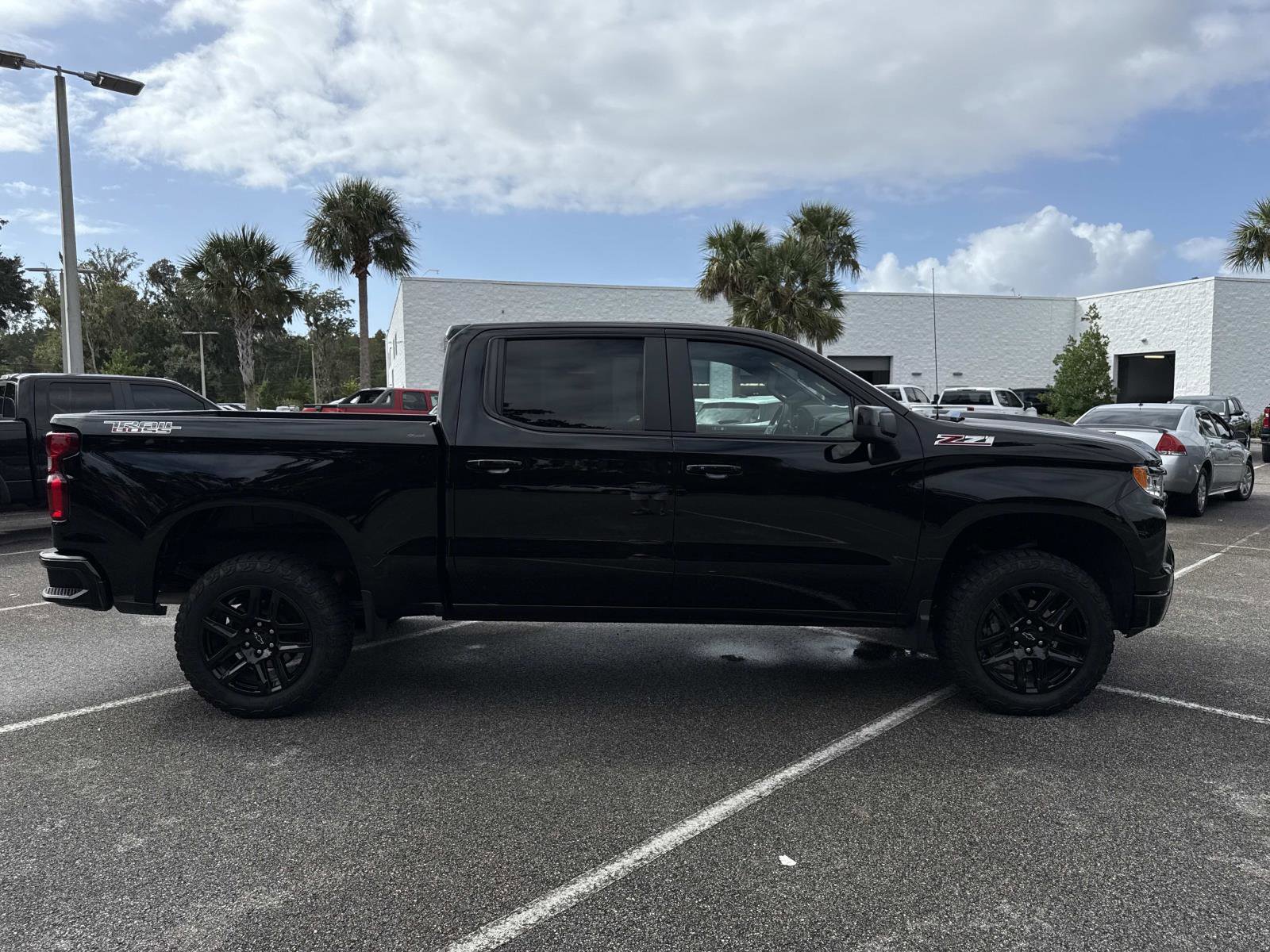 Used 2024 Chevrolet Silverado 1500 LT Trail Boss w/ Convenience Package II image 2