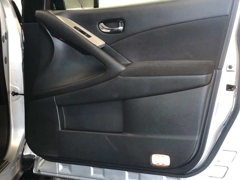 Used 2009 Nissan Murano SL FWD image 16