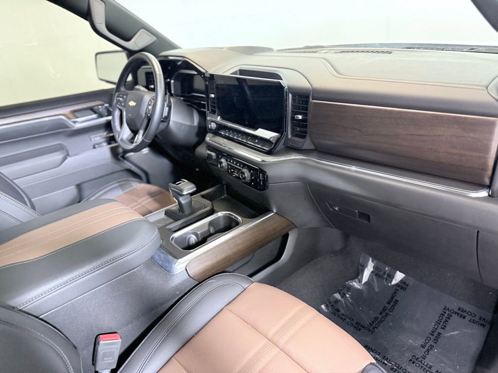 Used 2024 Chevrolet Silverado 1500 High Country w/ High Country Premium Package AWD/4WD image 21