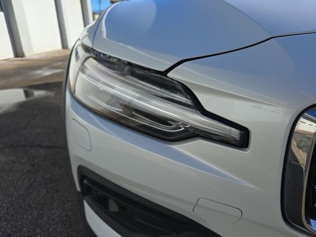 Certified 2025 Volvo V60 B5 Cross Country Plus image 13