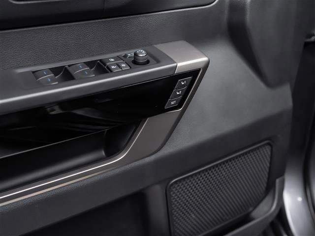 Used 2024 Toyota Sequoia Limited image 29