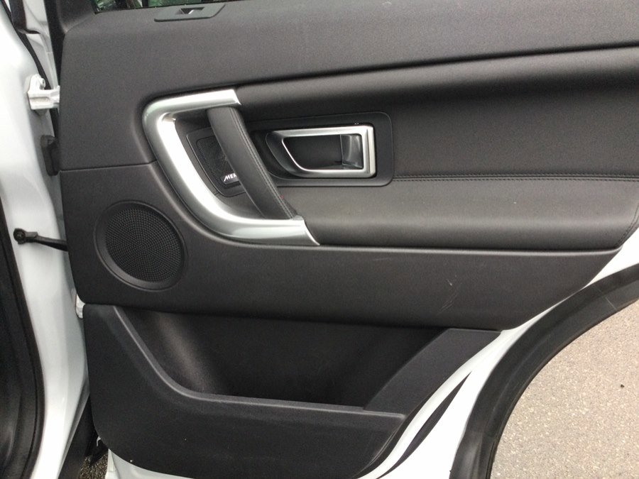 Used 2019 Land Rover Discovery Sport HSE AWD/4WD image 38
